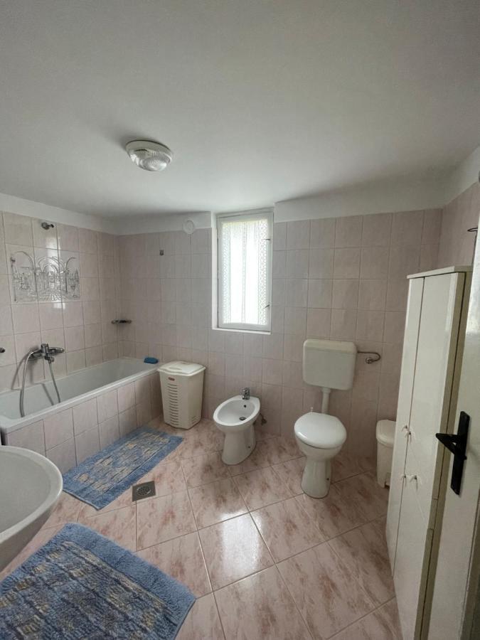 Apartment Benky Pican Bagian luar foto