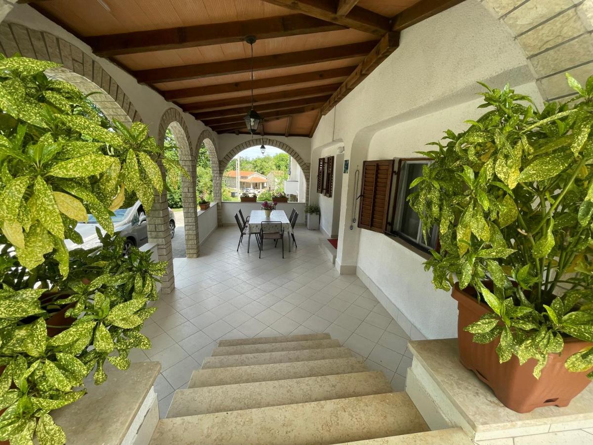 Apartment Benky Pican Bagian luar foto